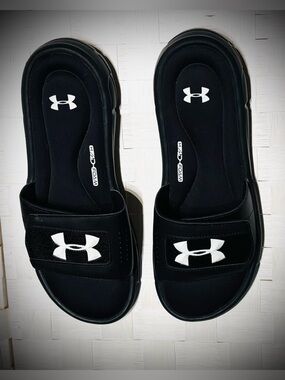 UNDER AMOUR Men’s Black Slide Sandals With Easy Velcro Adjustment . Size 13